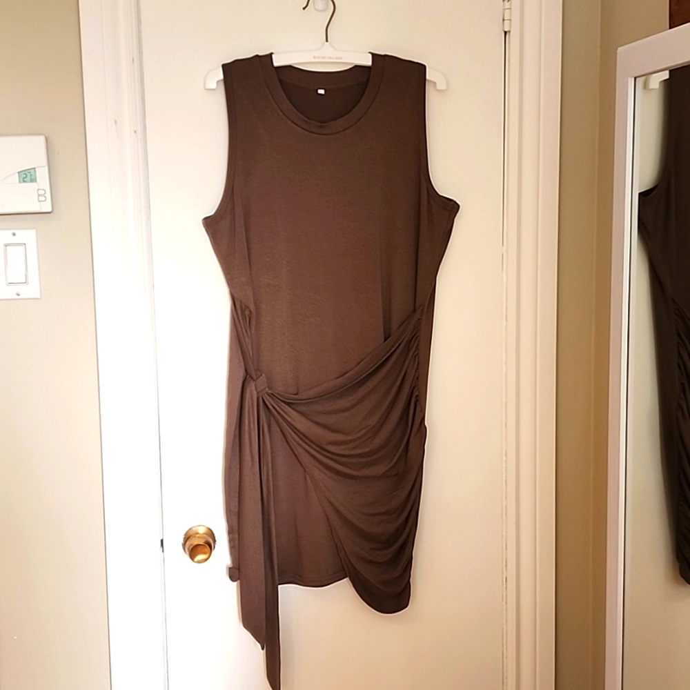 Short dress with knot